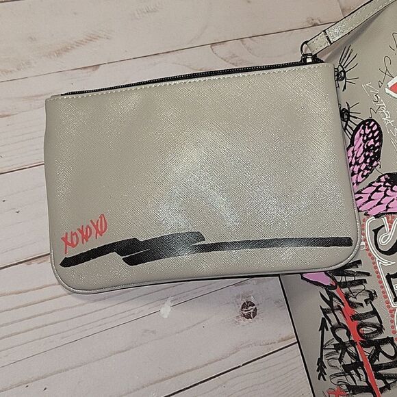 VS Fall 2018 Collection Graffiti Tote Grey With Wristlet Limited Edition - Picture 3 of 10